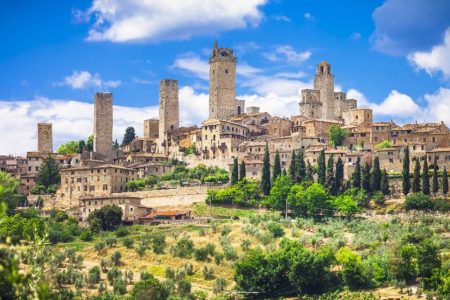 Florencia: Excursión de un día a San Gimignano y Volterra con comida y vino
