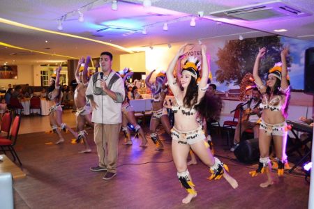 Manaos: Cena espectáculo folclórico amazónico